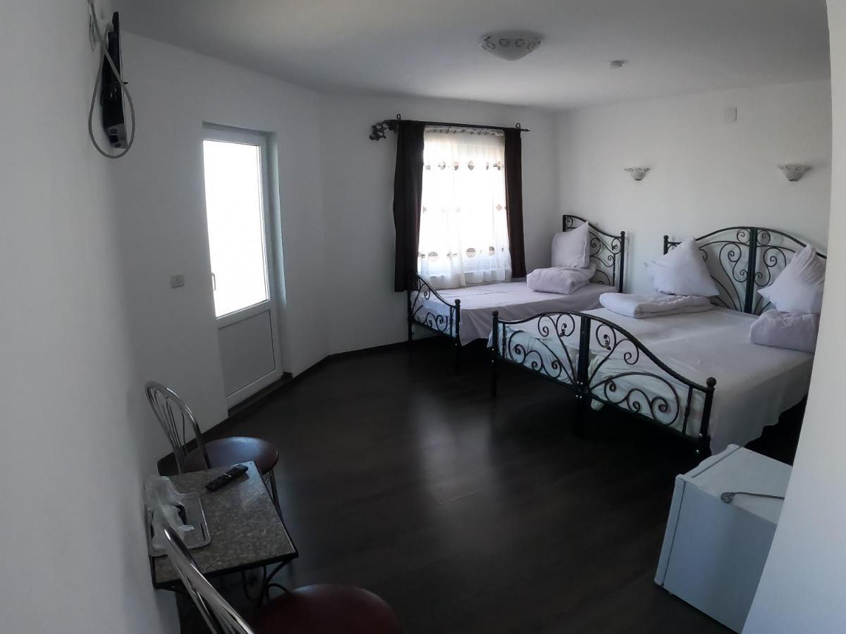 Motel Aris Meridian Piatra Neamţ エクステリア 写真