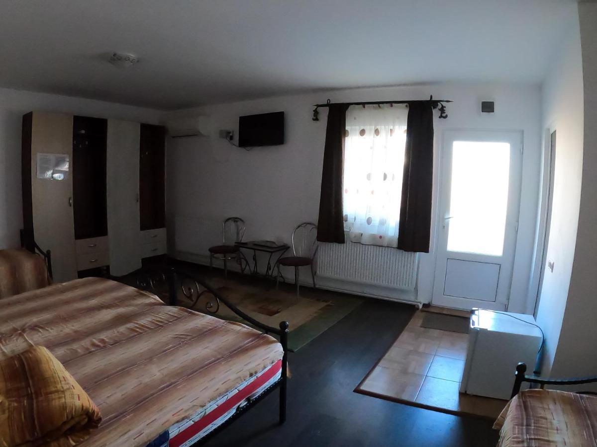 Motel Aris Meridian Piatra Neamţ エクステリア 写真