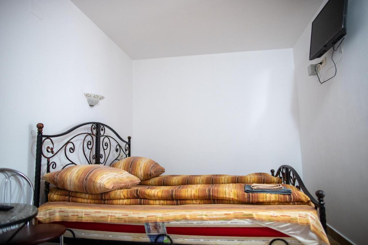 Motel Aris Meridian Piatra Neamţ エクステリア 写真