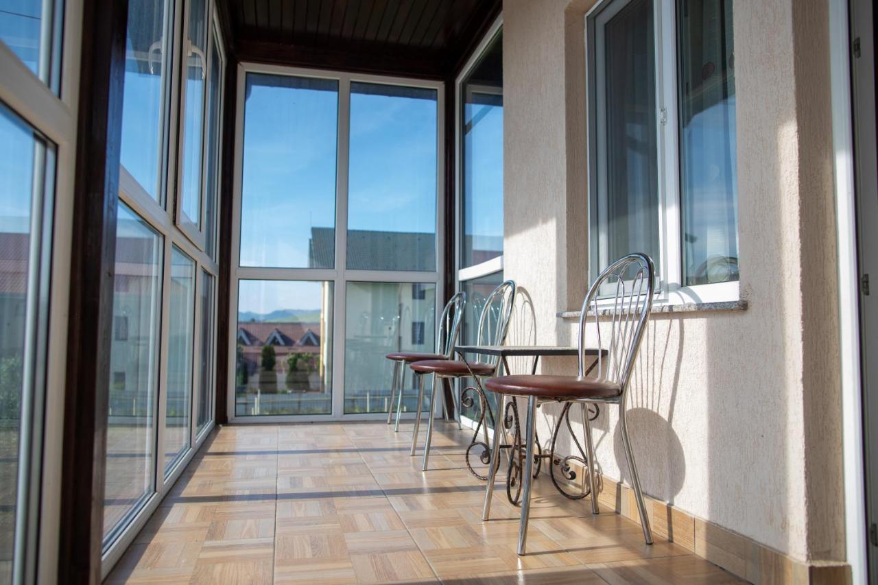 Motel Aris Meridian Piatra Neamţ エクステリア 写真