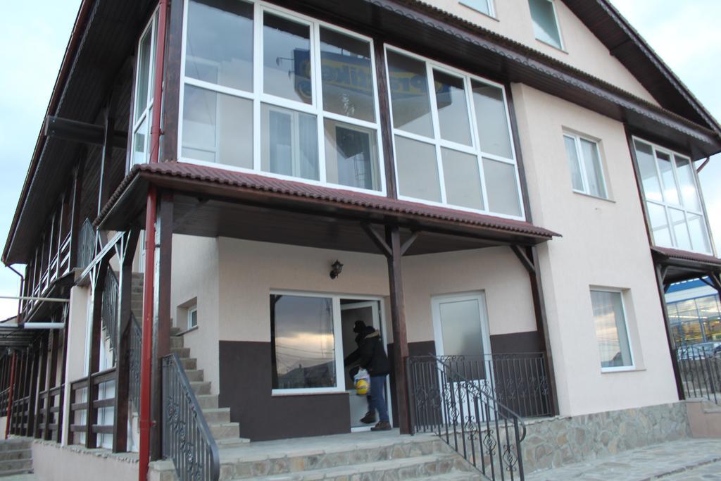 Motel Aris Meridian Piatra Neamţ エクステリア 写真