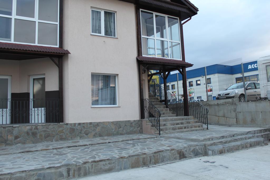 Motel Aris Meridian Piatra Neamţ エクステリア 写真