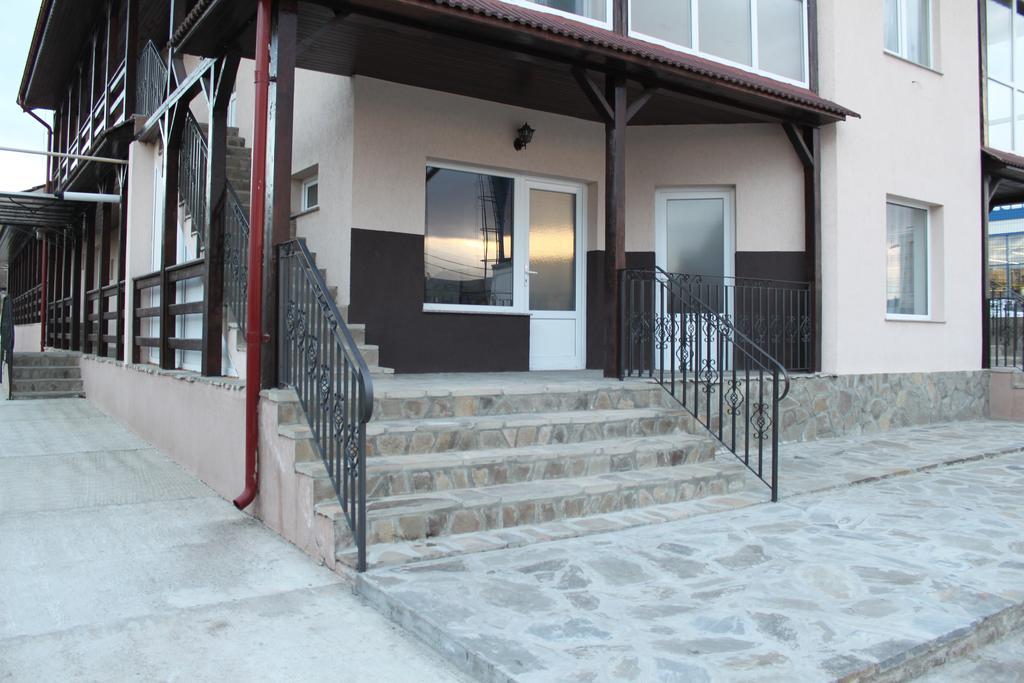 Motel Aris Meridian Piatra Neamţ エクステリア 写真