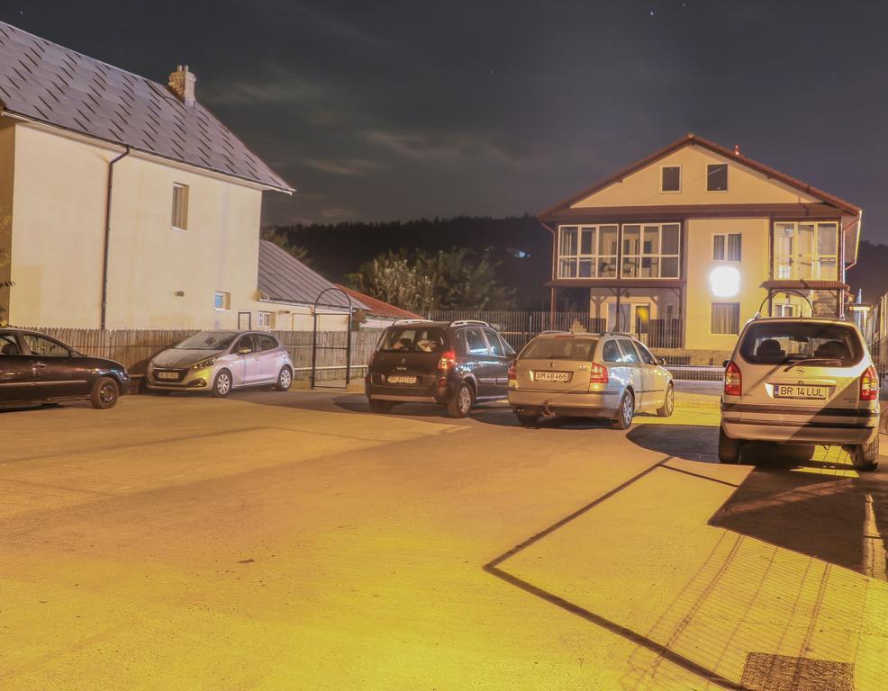 Motel Aris Meridian Piatra Neamţ エクステリア 写真
