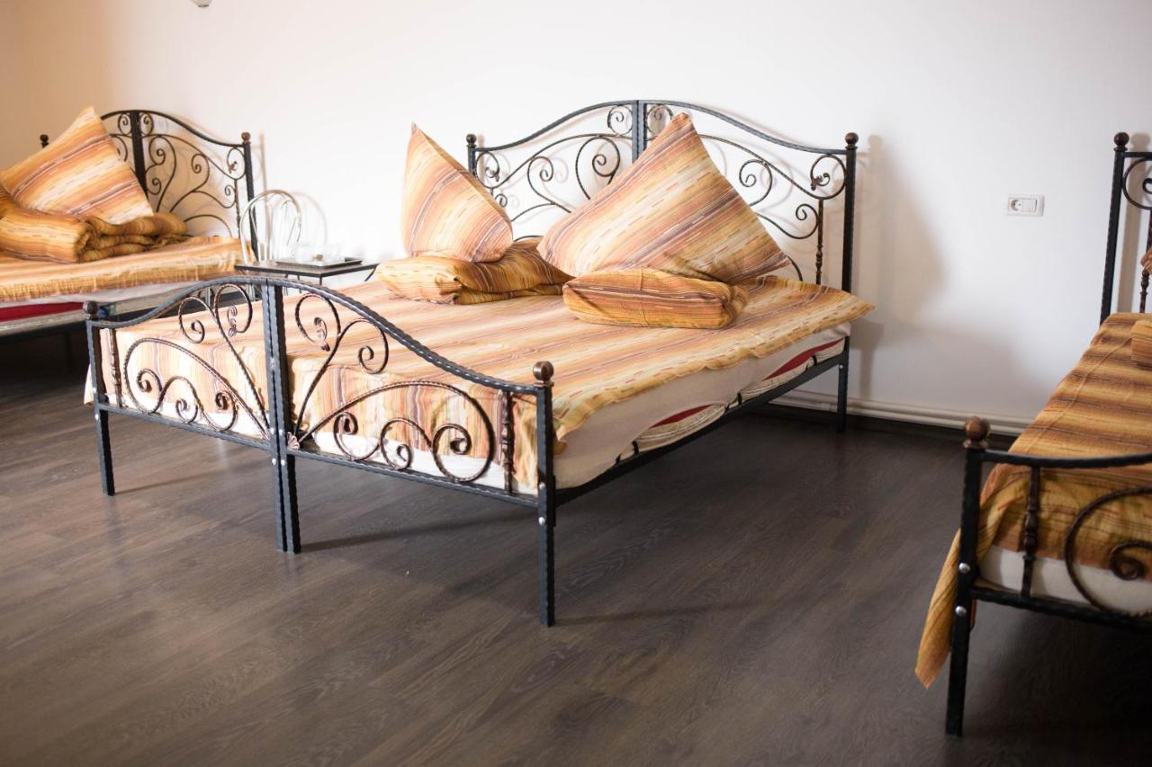 Motel Aris Meridian Piatra Neamţ エクステリア 写真